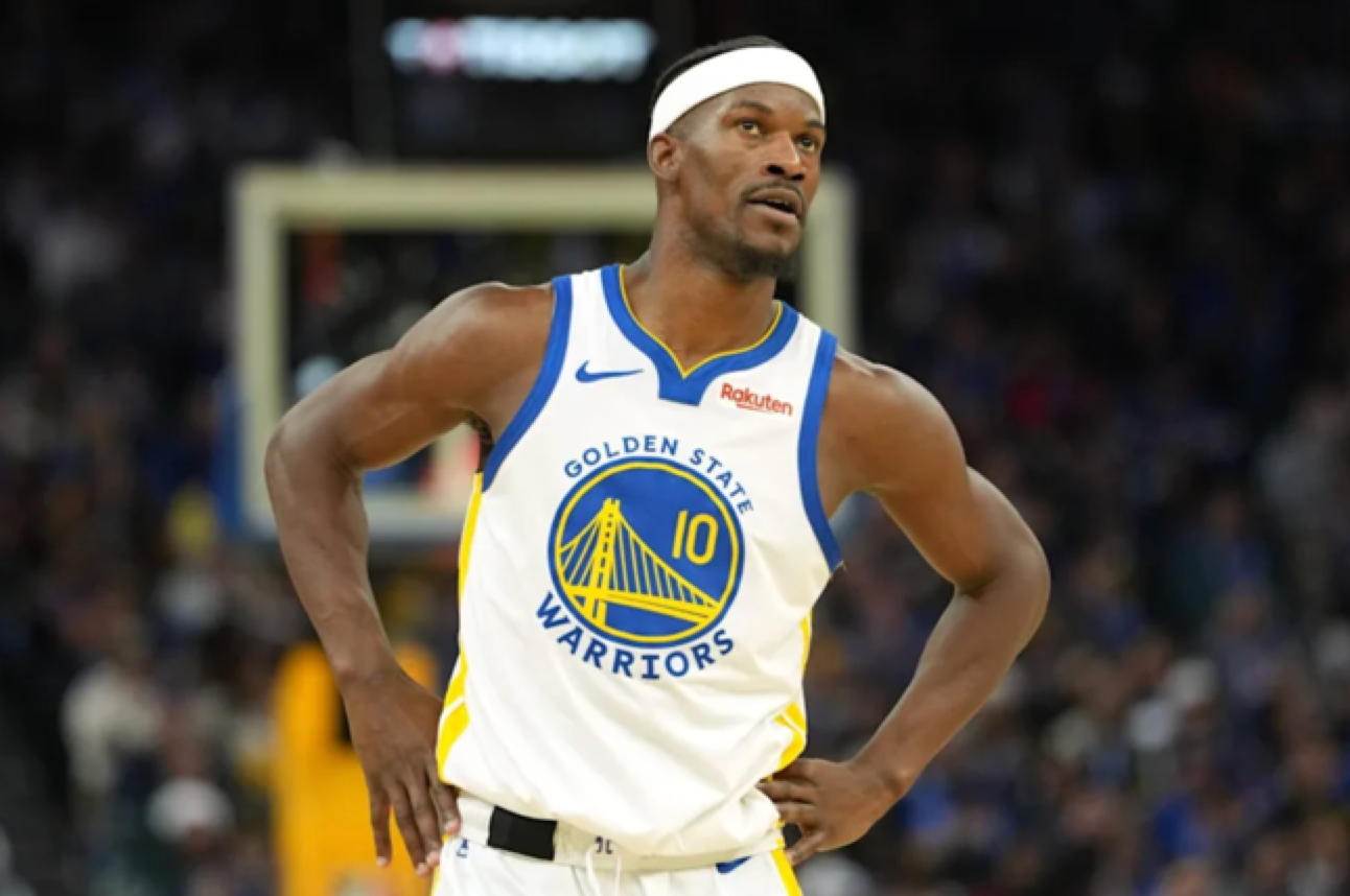 Jimmy Butler with the Golden State Warriors during his ACL rehabilitation period